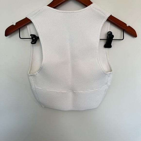 Aritzia Babaton White Ribbed Knit Women's Top size XS - Picture 4 of 4